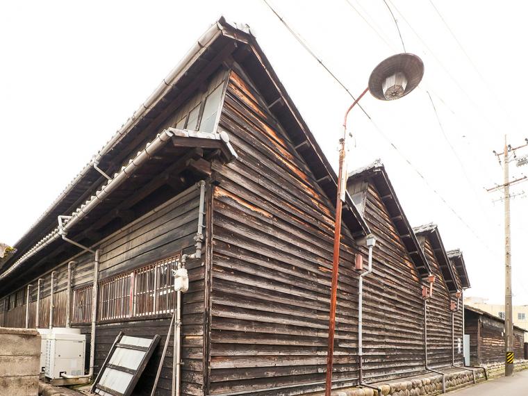 のこぎり屋根のある風景