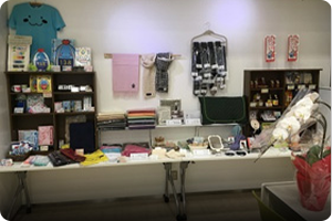 We sell souvenirs from Ichinomiya City, textile town Bishu products and Ichimin goods.