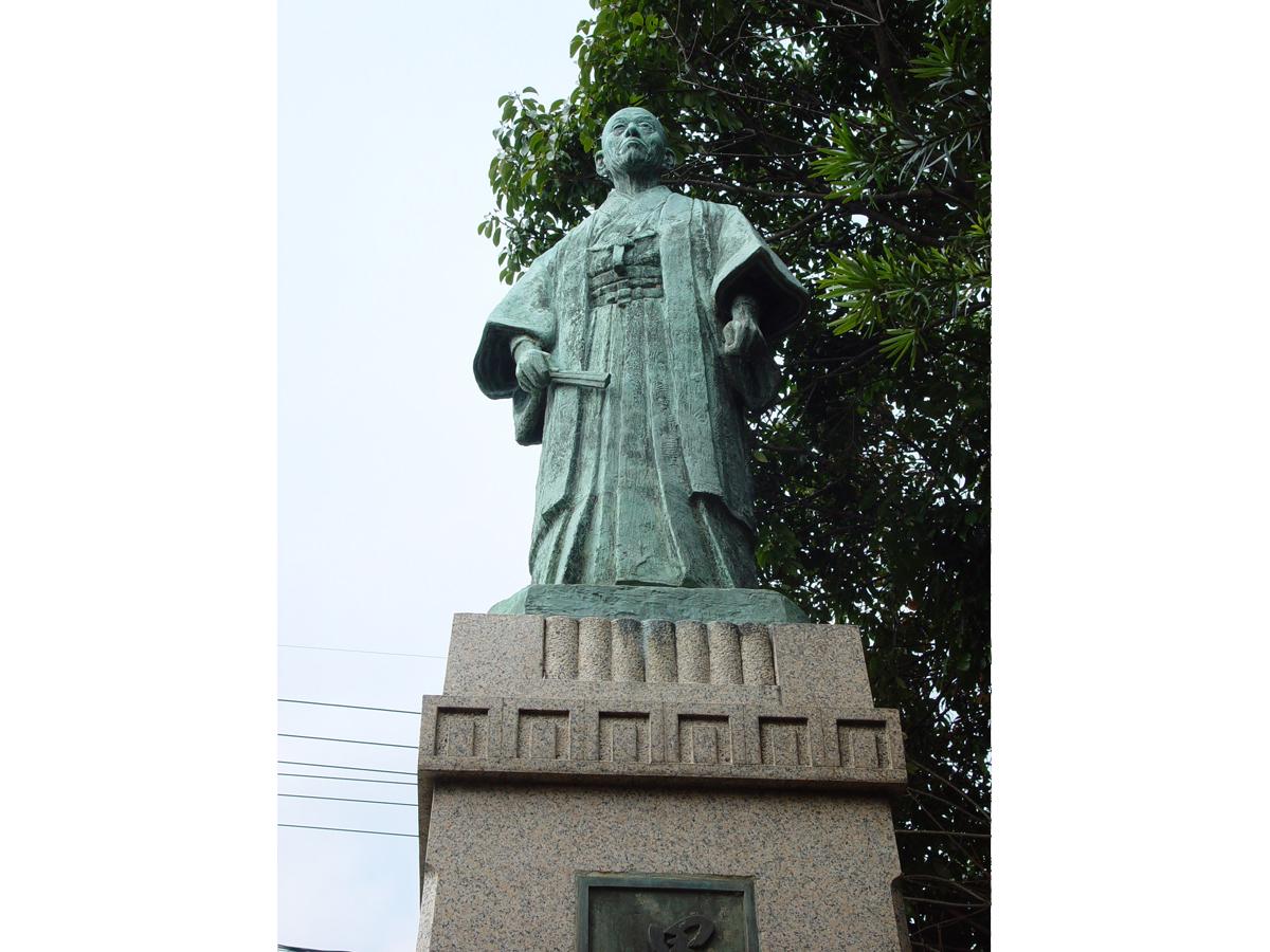 墨宇吉の像（念敬寺）